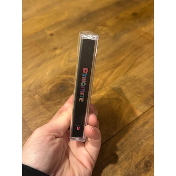 BTS K-POP Dynamite CASSETTE TAPE LIMITED EDITION SEALED - Picture 3 of 3